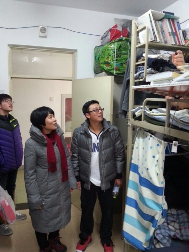 老师慰问同学2