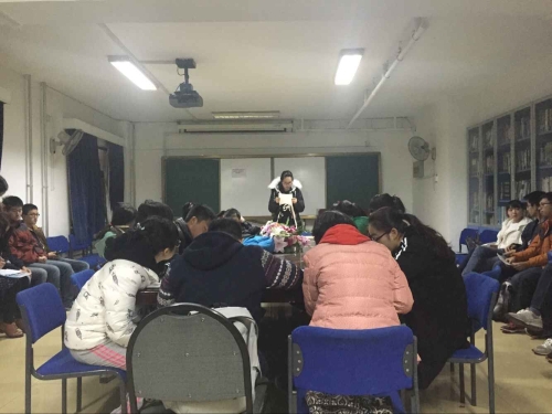各班同学发言