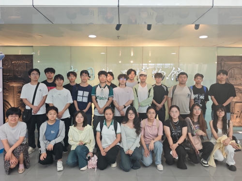 新能源材料系学生合影